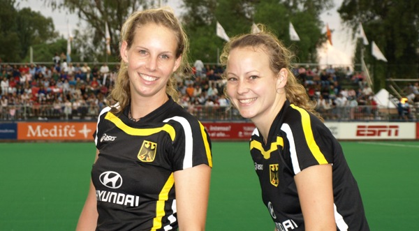 Fanny Rinne und Anke Khn im gut gefllten Stadion von Mendoza. Foto: Gassert